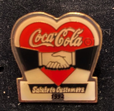 48137-1 € 3,00 ccoa cola pin hartje.jpeg